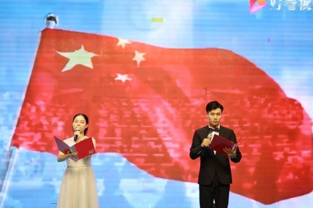 专家建议法定婚龄降到18岁，你是赞成还是反对？游戏画面